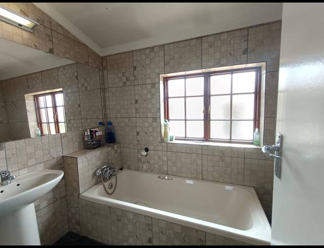 3 BEDROOM HOUSE FOR SALE IN VANDERBIJLPARK SW 5